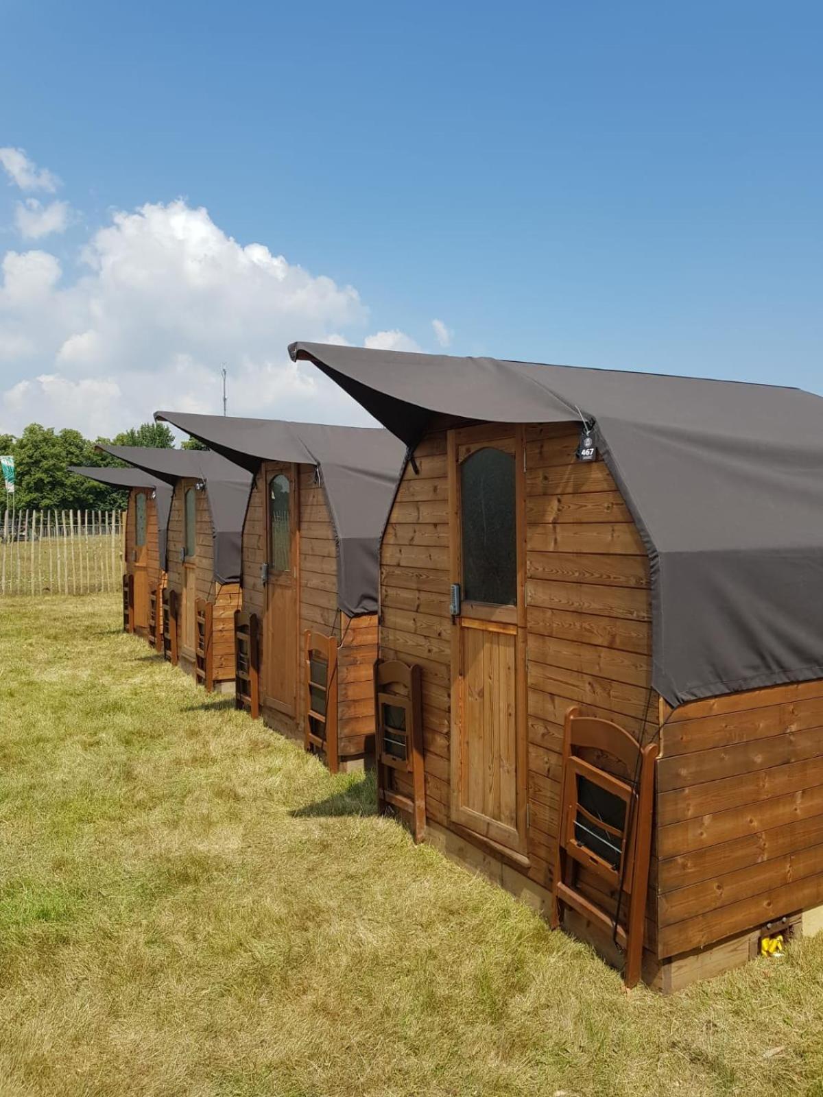 Suitehuts @ Сілверстоун Екстер'єр фото